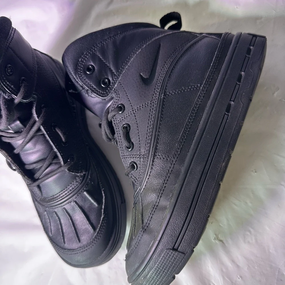 Nike Men's Black Leather Sneakers